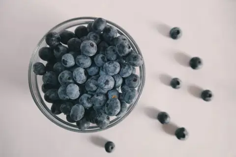 4 Benefits Of Blueberries According to A Harvard Nutritionist